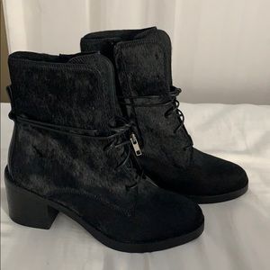 NEW Uggs Oriana boots NEVER BEEN WORN!!